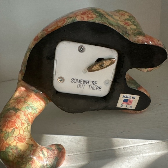 Super cute decoupage kitten shelf sitter music box - Picture 2 of 5